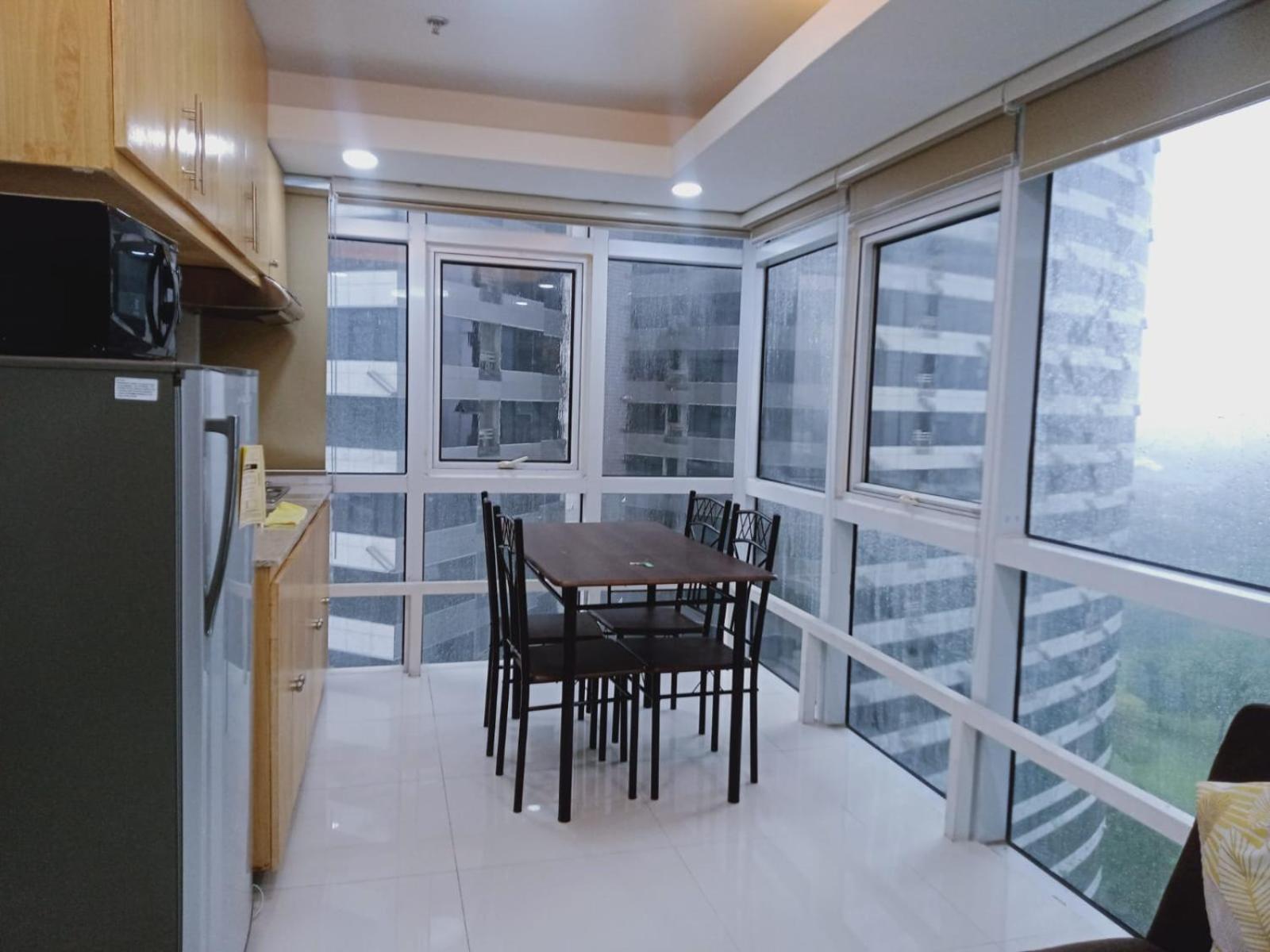 2 Bedrooms Units Forbes Area 5Th Avenue Bgc Center Manille Extérieur photo