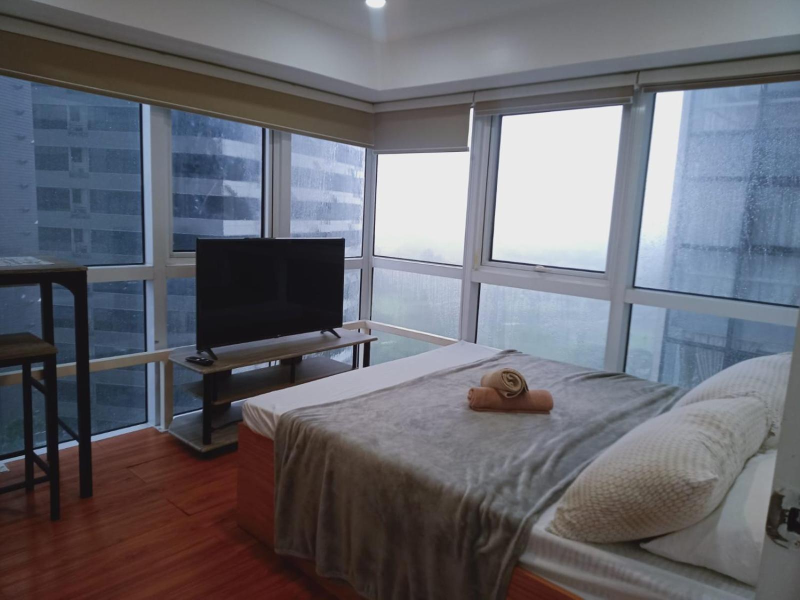 2 Bedrooms Units Forbes Area 5Th Avenue Bgc Center Manille Extérieur photo