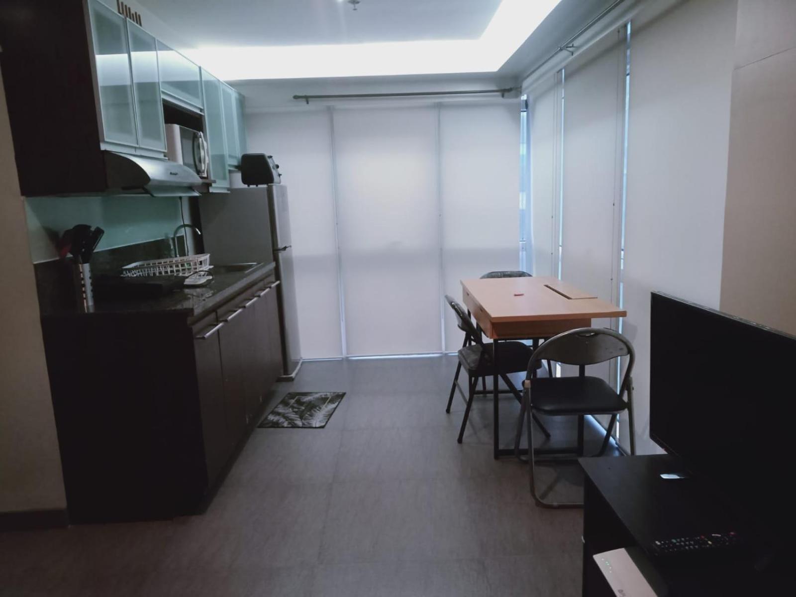 2 Bedrooms Units Forbes Area 5Th Avenue Bgc Center Manille Extérieur photo